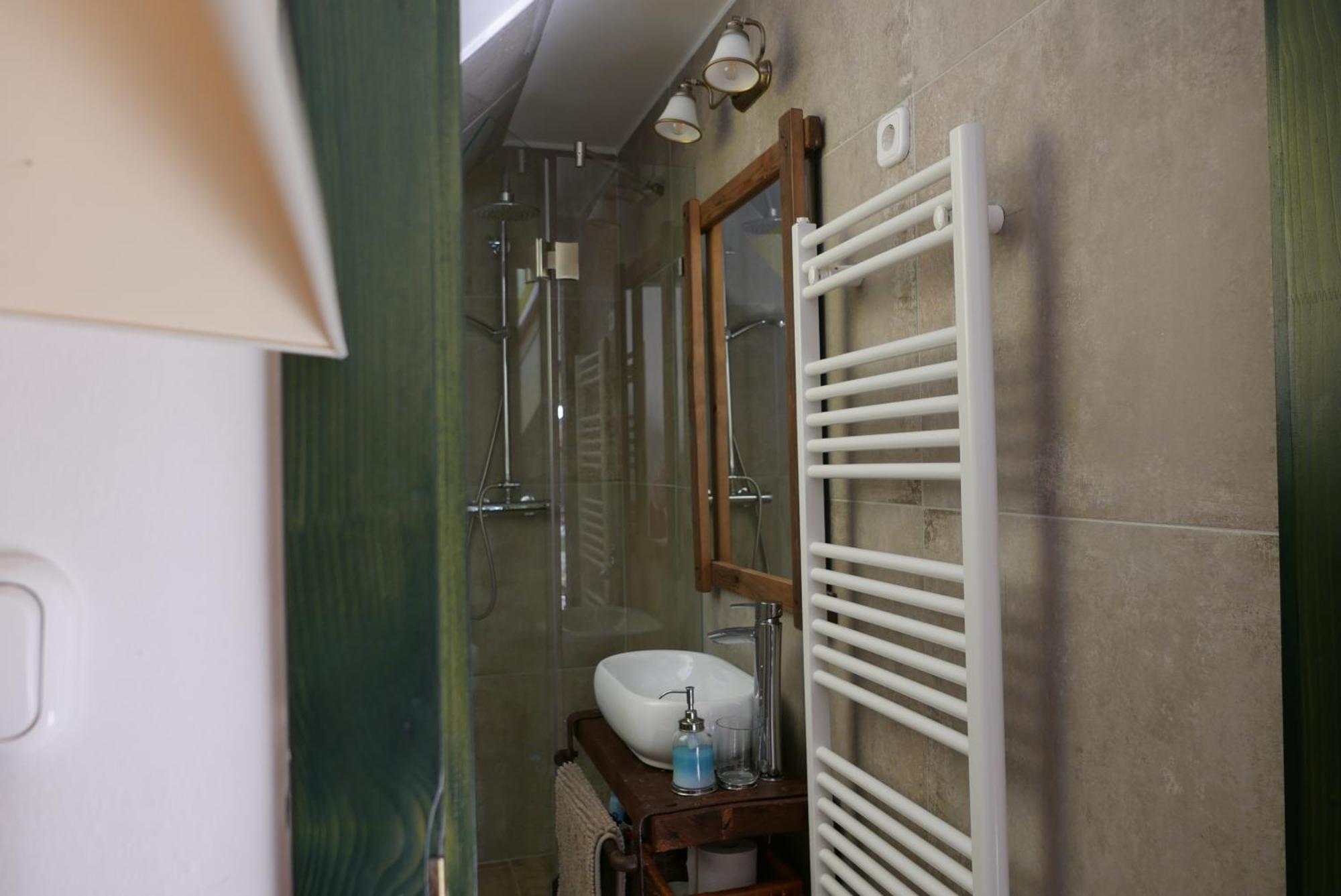 Hillside Apartments Revfulop Room photo